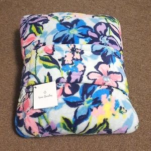 Fleece Travel Blanket/Pillow 🌼